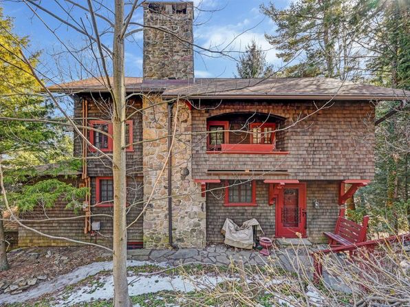 59 Swiftwater Rd, Pocono Manor, PA 18349