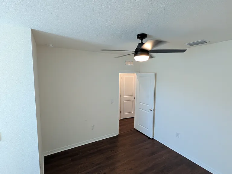 2926 Suncoast Plains Dr — Photo 24