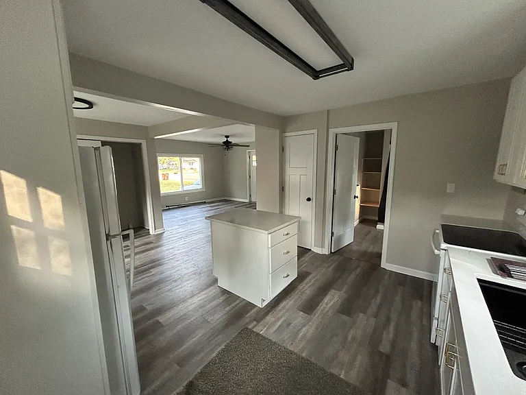 265 W State St — Photo 5