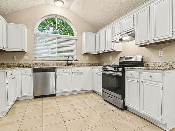 5th image of 920 Felicia Ln
