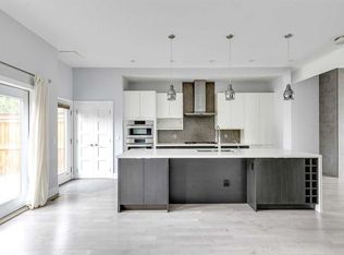 2417 22nd St NW #2417, Calgary, AB T2M3W7