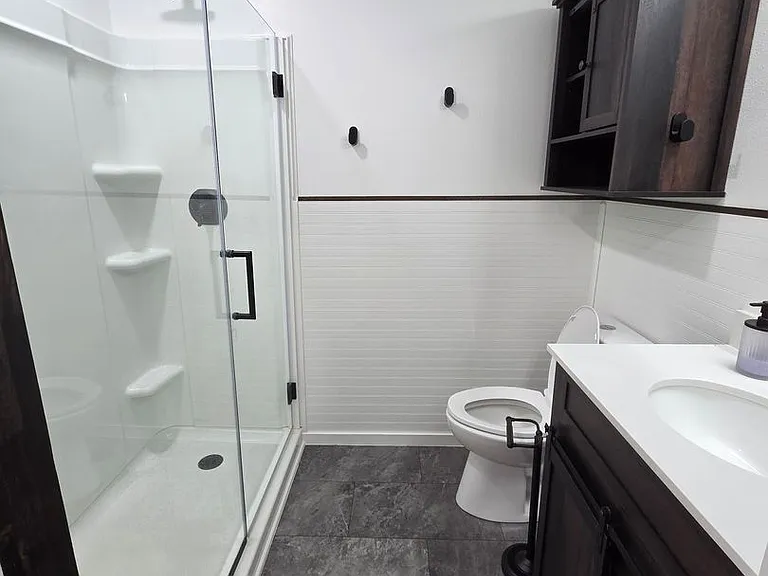 1290 NE Fairgrounds Rd — Photo 10
