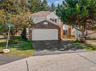 800 E Saratoga Cir, Island Lake, IL 60042