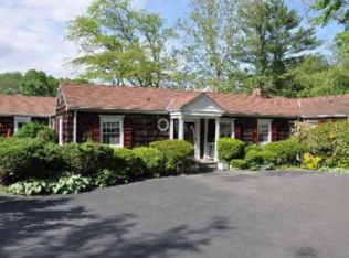 18 Eastview Ln, Glen Head, NY 11545