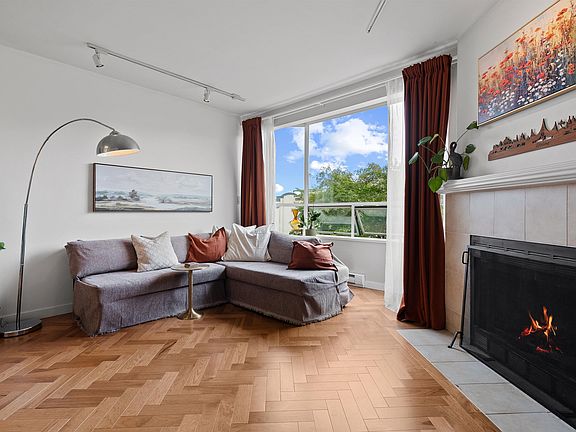 3rd image of 939 W 7th Ave #13
