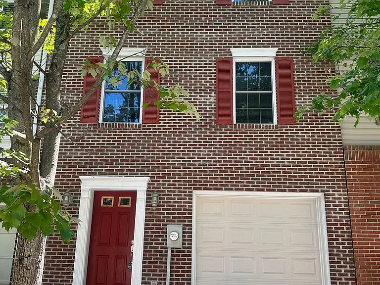 111 Fox Ct — Photo 1