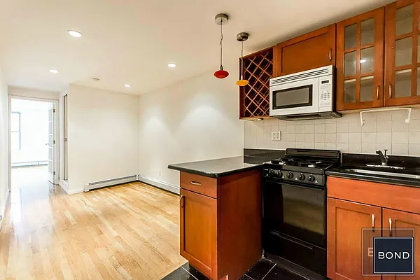 Rented by Bond New York | media 27