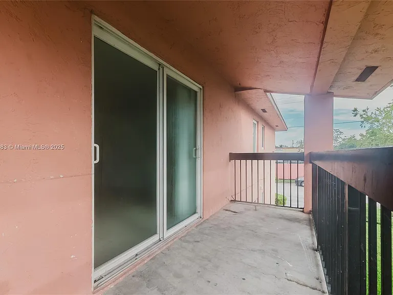 2020 NW 119th St #1122 — Photo 22