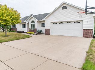 2020 Mayflower St, Kaukauna, WI 54130