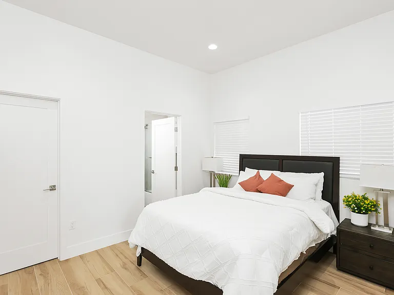 11081 College Ave #1 — Photo 9