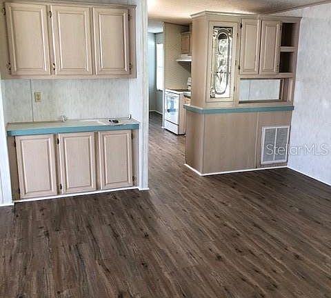 3rd image of 224 Ellsworth Dr
