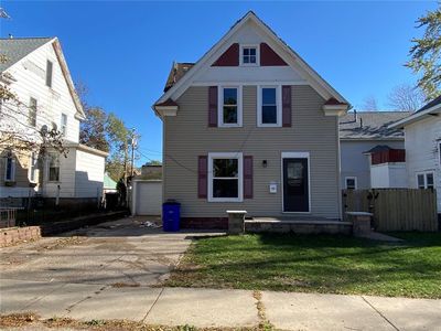 1705 C Ave Ne Cedar Rapids Ia 52402 Zillow