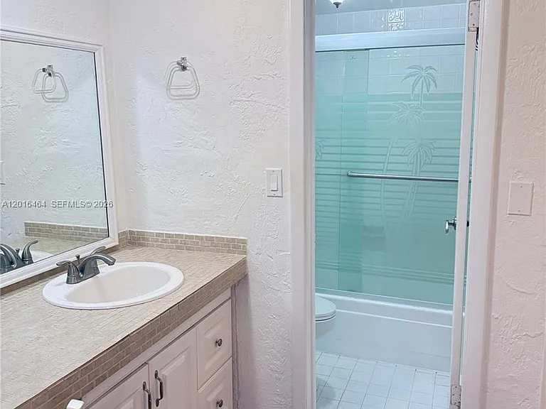 1205 Mariposa Ave #301 — Photo 12