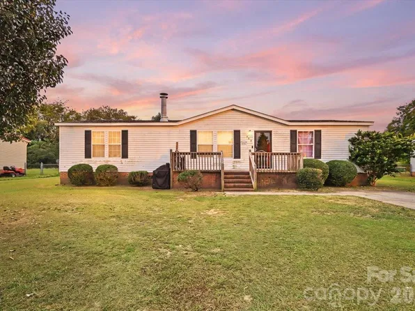 111 Magnolia Gardens Dr, Jacksonville, NC 28540