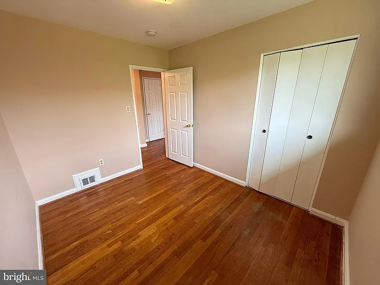 7104 Adelphi Rd — Photo 19