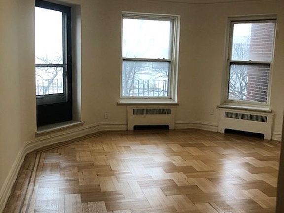 2nd image of 6 Montague Ter APT 2D