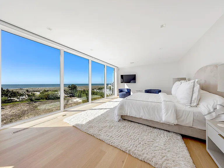 345 Dune Rd — Photo 17