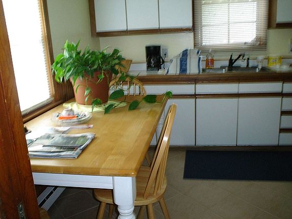 Eat-in-Kitchen area