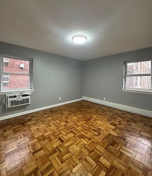 138 E 7th St #7 — Photo 37