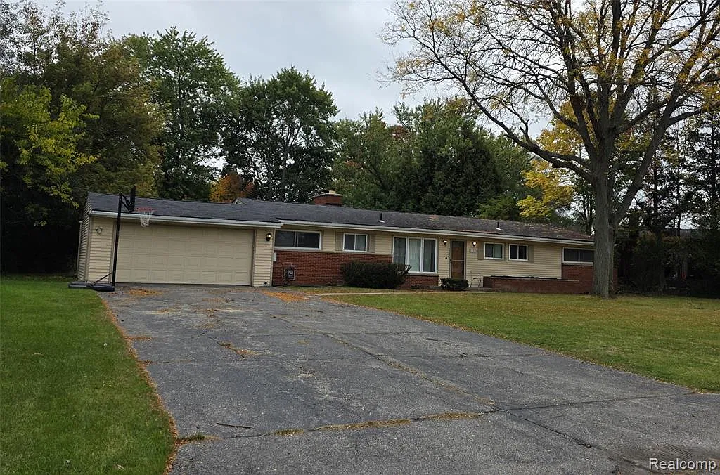 3 bed, 2.0 bath, 3122 sqft, $2,600 — Photo 1