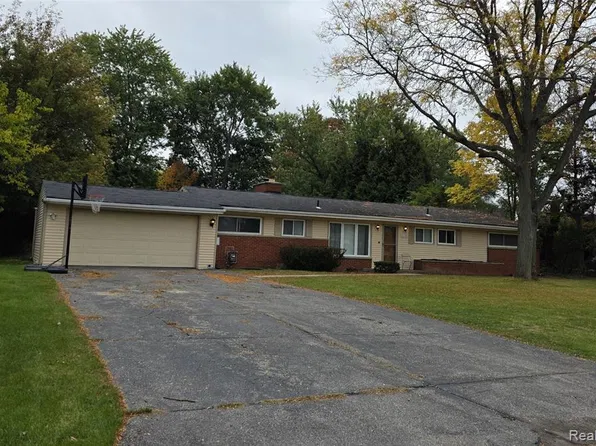 32280 Queensboro St E, Farmington, MI 48334