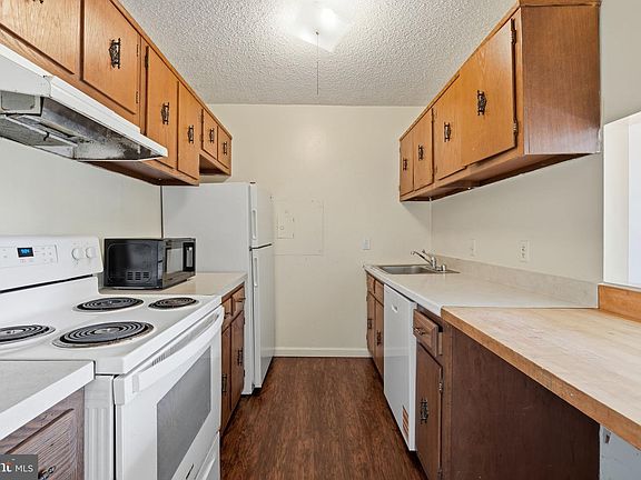 3rd image of 2311 Pimmit Dr APT 511E