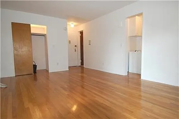 Rented by R New York | media 2