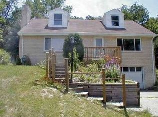 135 Rosemont Dr, Coraopolis, PA 15108