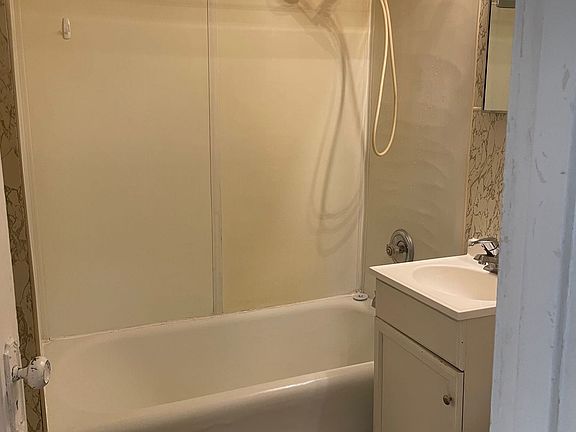 2nd image of 702 W Glen Flora Ave APT 7