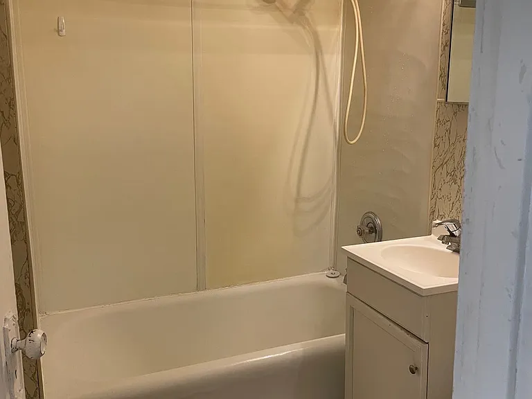 702 W Glen Flora Ave #7 — Photo 2