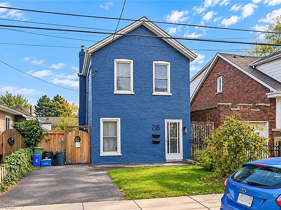 2nd image of 218 Catharine St N