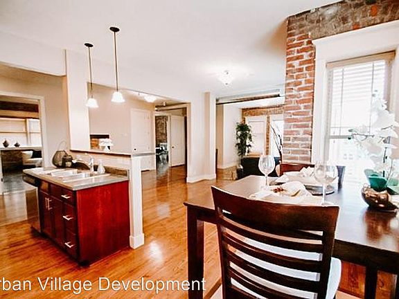 2nd image of 2934 Leavenworth St APT 105
