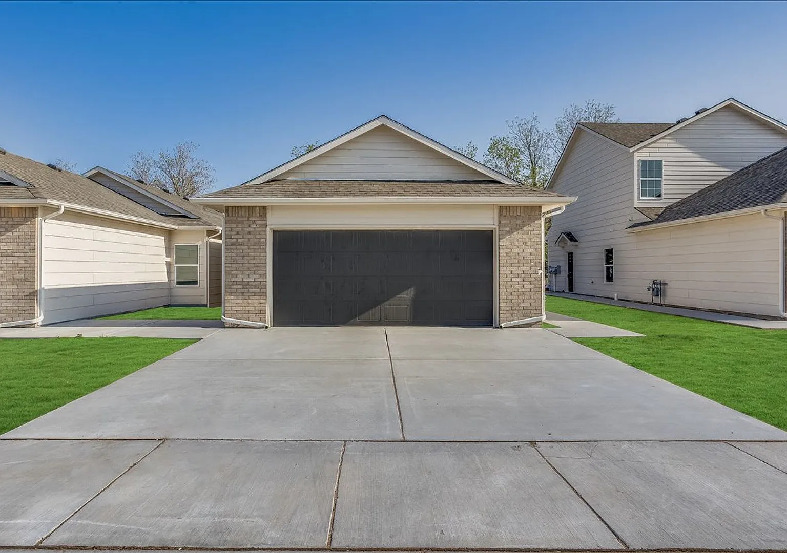 Edgewater Villas- Baxter — Photo 1