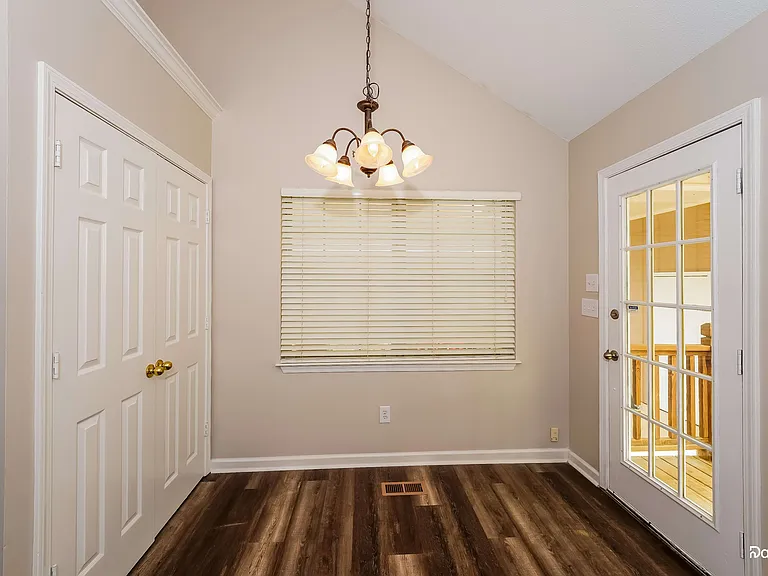 6725 Crossbrook Ln — Photo 5