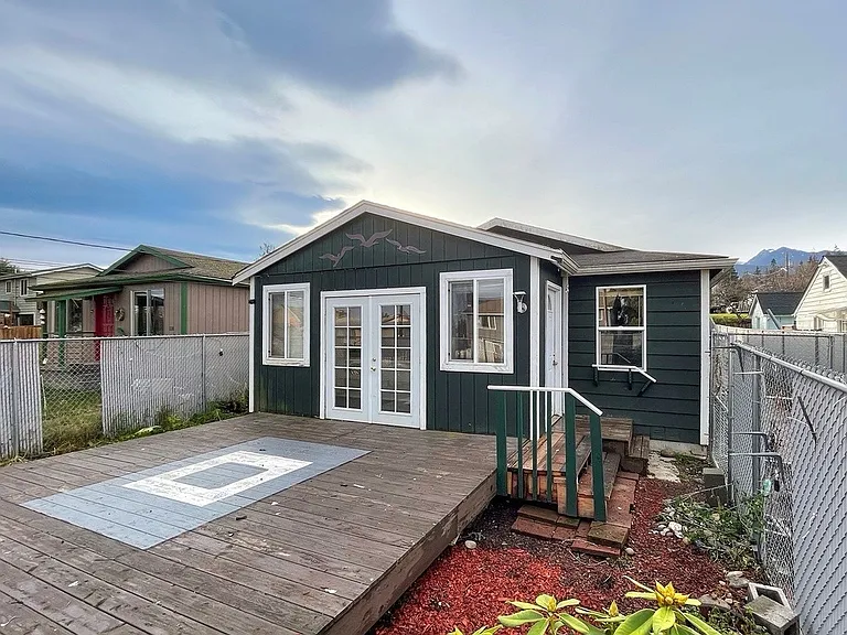 1112 E Craig Ave — Photo 3