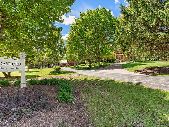 5th image of 1542 Plainfield Rd