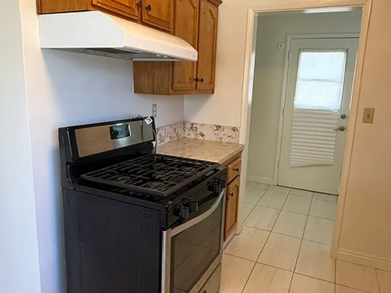 6008 Greenmeadow Rd — Photo 9