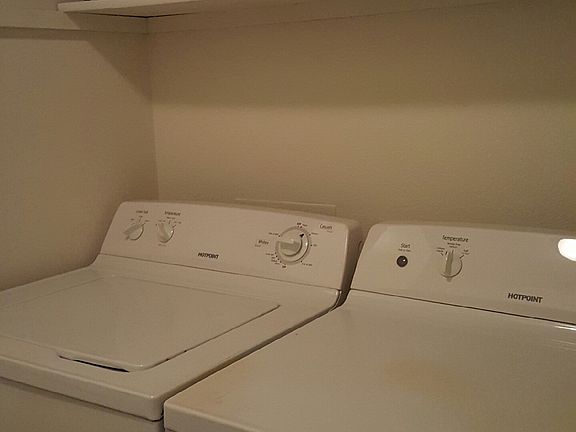 Fullsize Laundry with storage