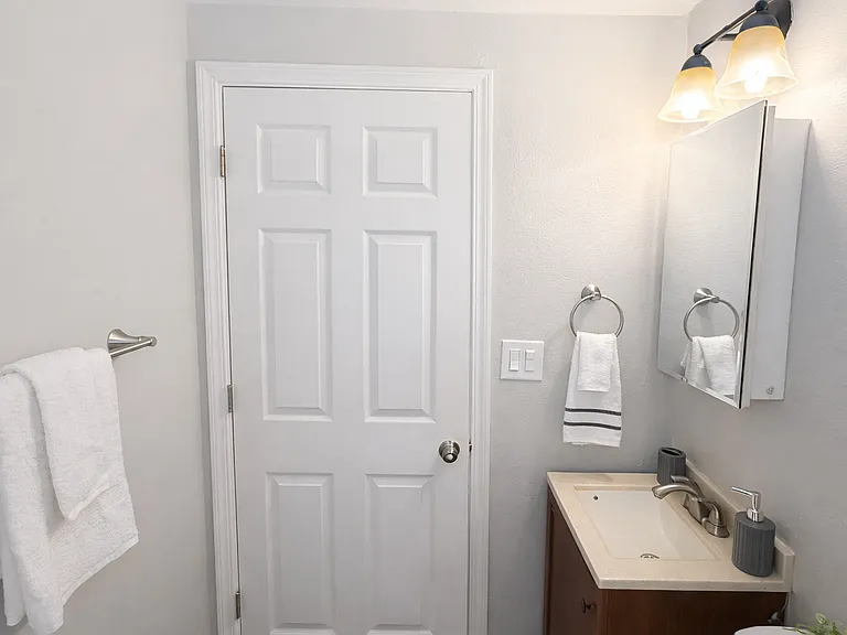 Bathroom 2/3BR