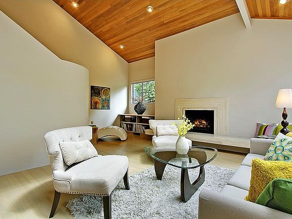 3rd image of 4325 Carol Ln