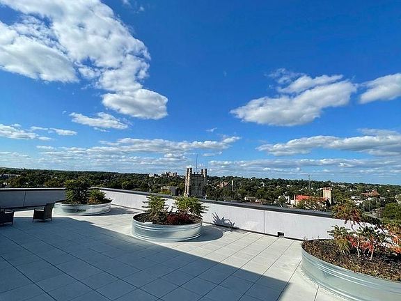 5th image of 1 Wellington St #611