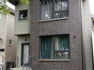 2242 W Wellington Ave, Chicago, IL 60618