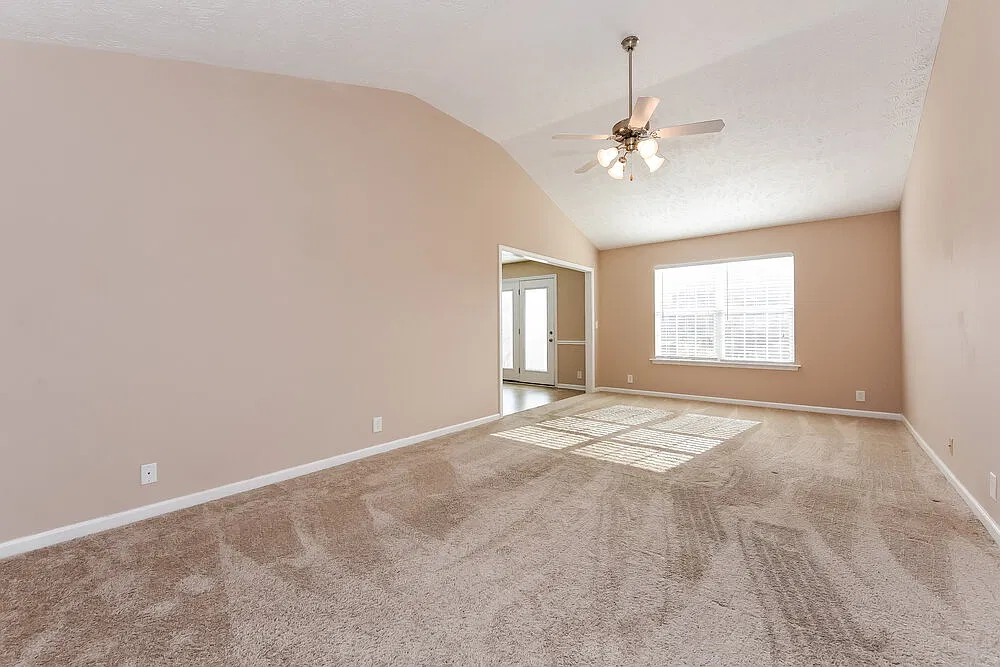 3 bed, 2.0 bath, 1690 sqft, $2,270 — Photo 4