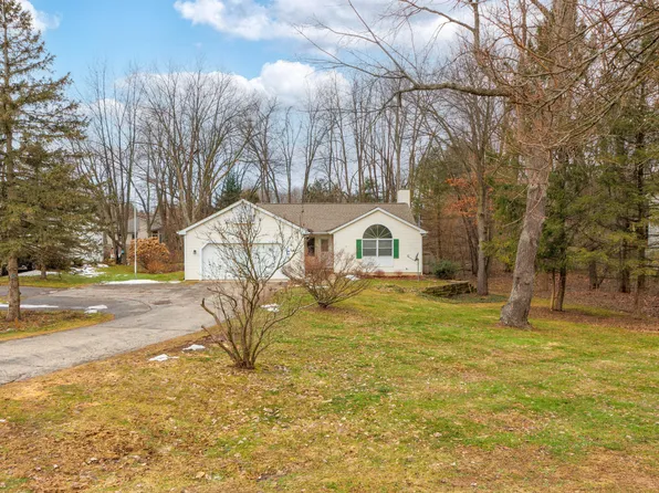 5212 S 12th St, Portage, MI 49024