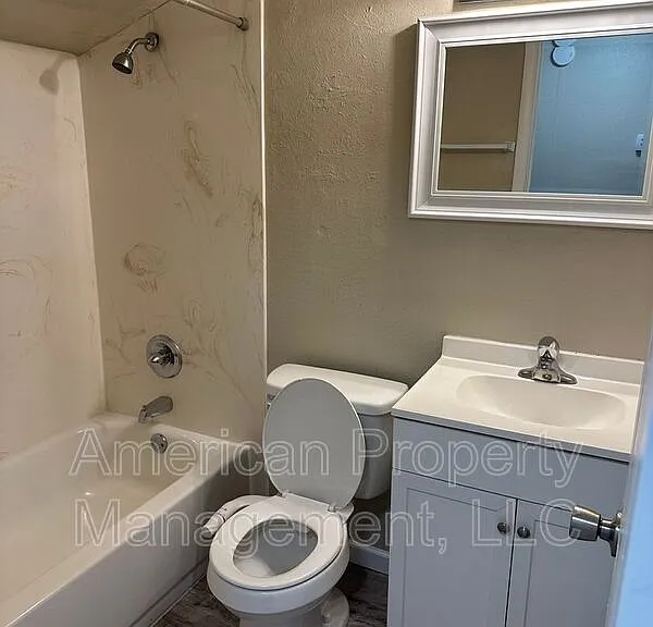 3605 1/2 E 16th St #B — Photo 12