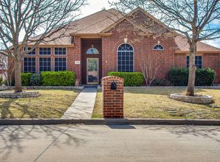 704 Saint Robby Dr, Mansfield, TX 76063