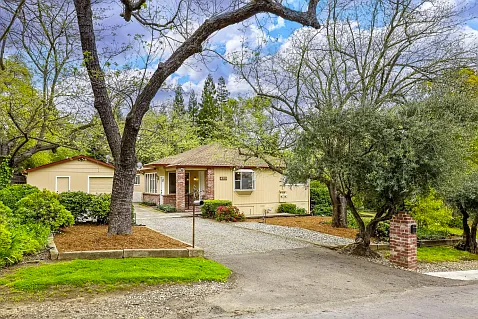 3 bed, 1359 sqft, $3,295 — Photo 1