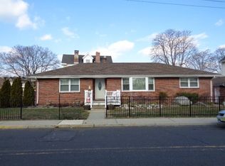 80 3rd St, Keyport, NJ 07735
