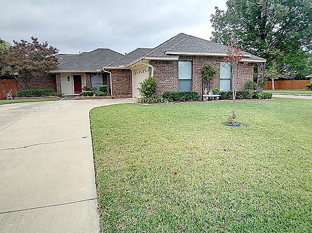1st image of 8 Chimney Rock Dr