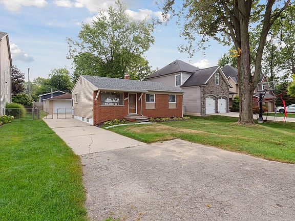 Private driveway with lots of guest parking.